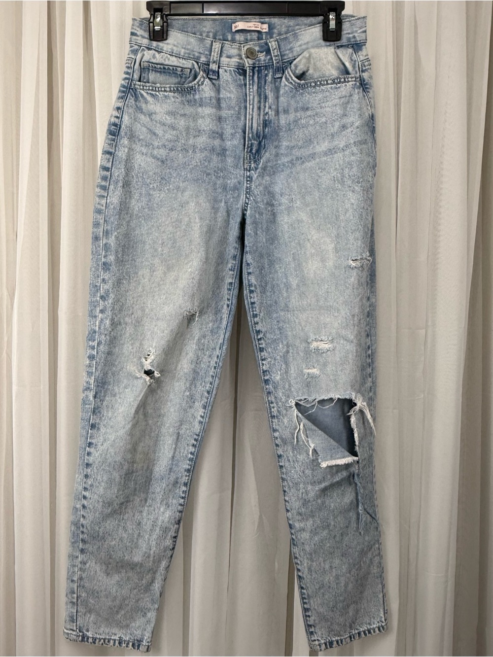 SO High Rise Curvy Mom Jeans Size 27” Light Wash Distressed Tapered Denim